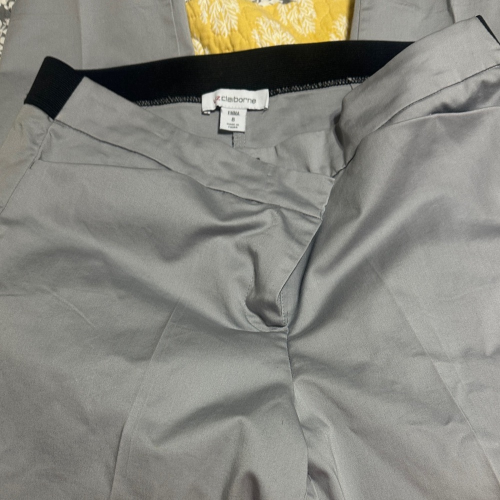 Liz Claiborne Women's Cropped Pants in Gray